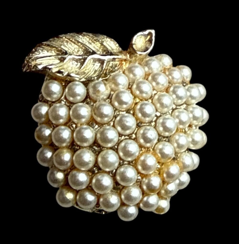 Vintage Faux Pearl Apple Brooch Gold Tone Leaf Pin Fruit Unsigned Retro Jewelry